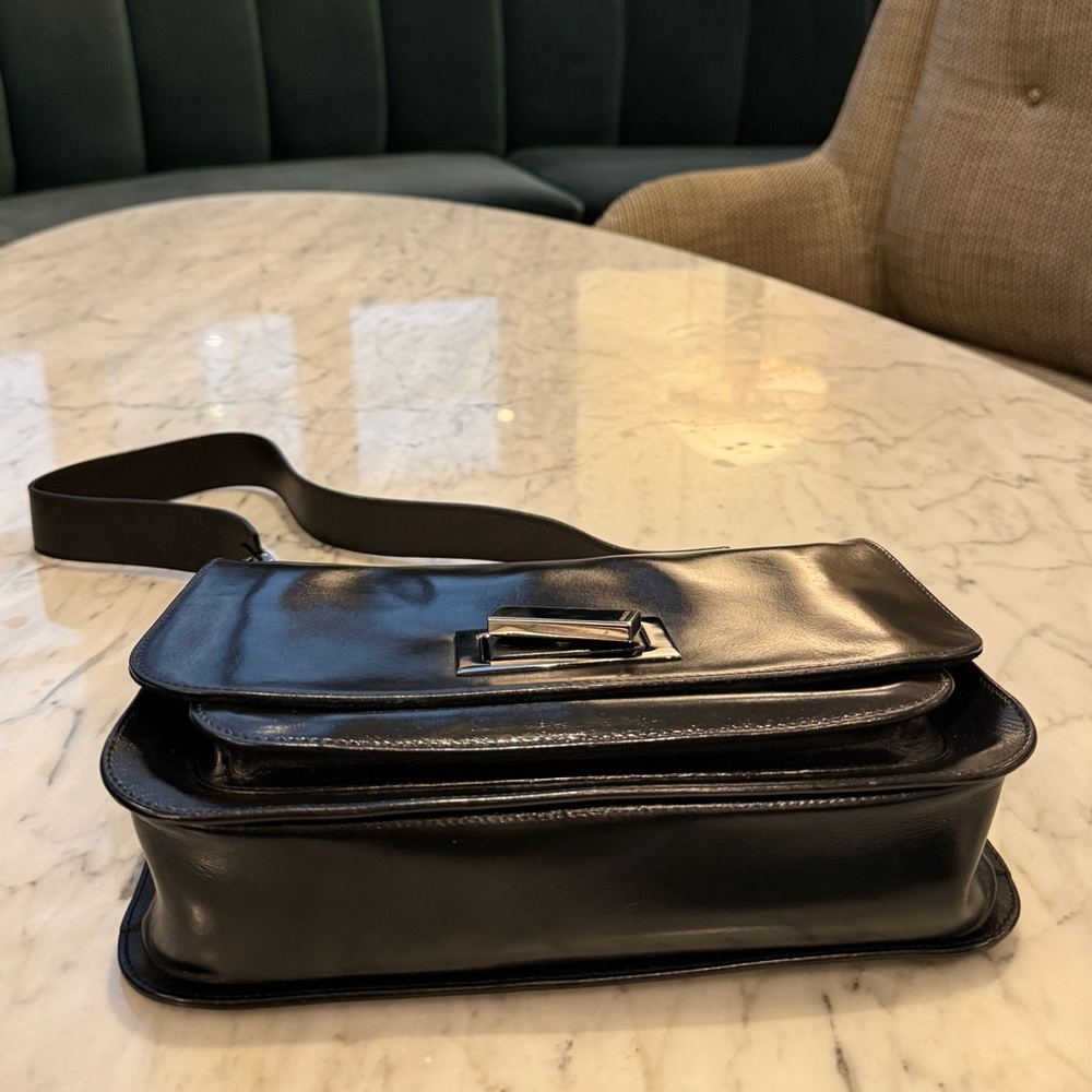 GUCCI Black Calfskin Shoulder Bag, Silver Hardware, Tom Ford Era - Picture 6 of 9